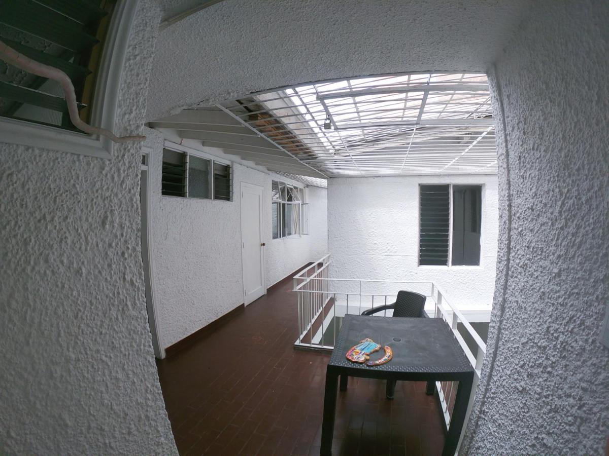 Le VI Hostal Medellin Exterior photo